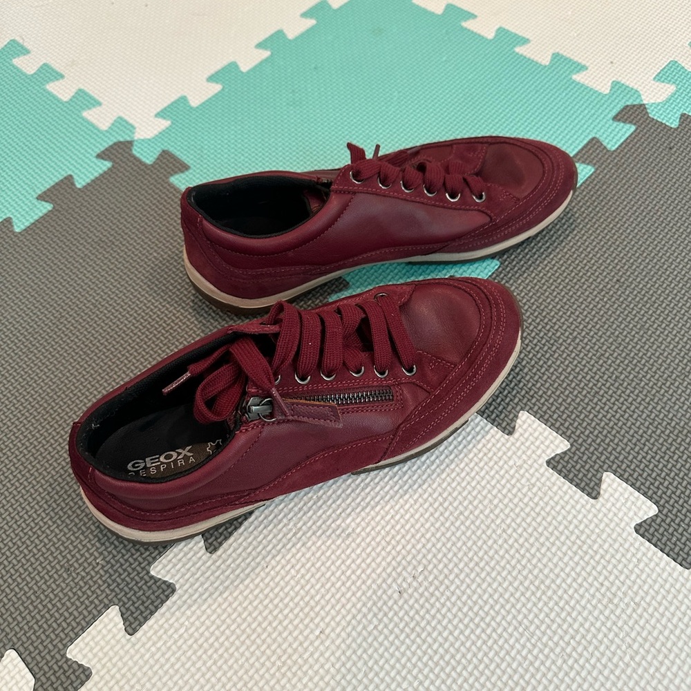 Like new! Geox Respira Burgundy Walking sneakers - worn 1x - size 8